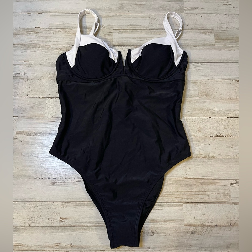 NWT Women’s Cupshe Black and White Swimsuit